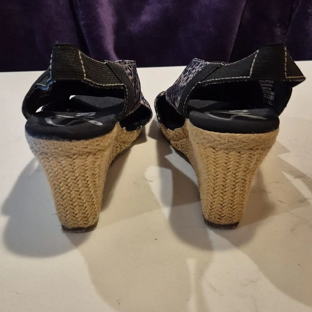 Skechers 6 Animal Print Fabric Rattan Wedges - NWOT